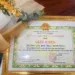 Trường Tiểu học Trần Nhân Tông vinh dự được nhận giấy khen của Chủ tịch UBND quận vì đã có thành tích tốt trong triển khai thực hiện Kế hoạch phân loại chất thải rắn sinh hoạt tại nguồn trên địa bàn quận Cẩm Lệ năm 2024.