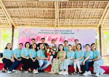 BẢN TIN SINH HOẠT KỶ NIỆM NGÀY 8/3 VÀ 20/3 CỦA TRƯỜNG TH TRẦN NHÂN TÔNG MỚI!