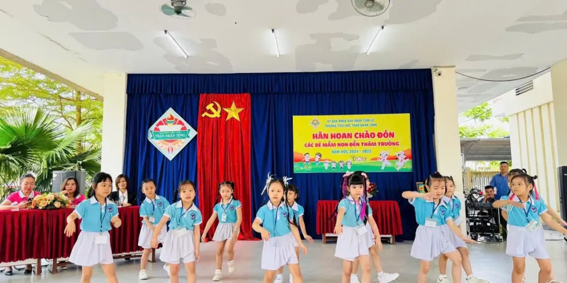 HÂN HOAN CHÀO ĐÓN CÁC BÉ MẦM NON HOÀNG NHI ĐẾN THAM QUAN TẠI TRƯỜNG TIỂU HỌC TRẦN NHÂN TÔNG