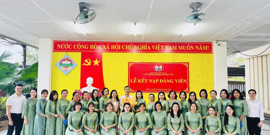 LỄ KẾT NẠP ĐẢNG VIÊN