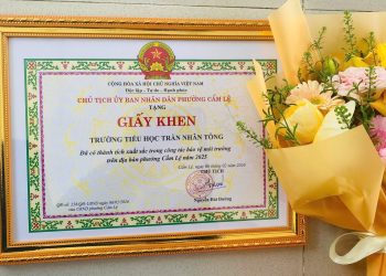 TRƯỜNG TIỂU HỌC TRẦN NHÂN TÔNG NHẬN GIẤY KHEN CỦA CHỦ TỊCH UBND PHƯỜNG CẨM LỆ ĐÃ CÓ THÀNH TÍCH XUẤT SẮC TRONG CÔNG TÁC BẢO VỆ MÔI TRƯỜNG TRÊN ĐỊA BÀN PHƯỜNG NĂM 2025