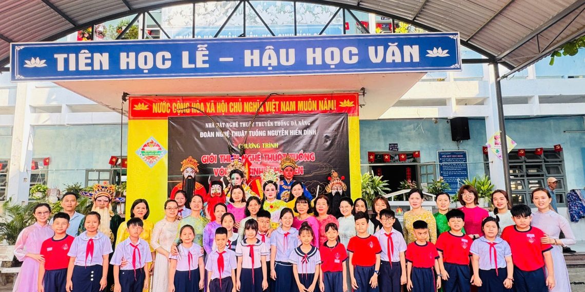 CHƯƠNG TRÌNH GIỚI THIỆU NGHỆ THUẬT TUỒNG VỚI HỌC SINH TẠI TRƯỜNG TIỂU HỌC TRẦN NHÂN TÔNG